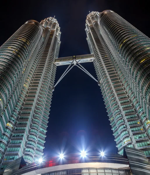 Petronas Torres noite em Kuala Lumpur , — Fotografia de Stock