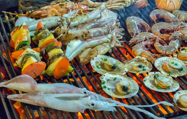 Geassorteerde zeevruchten gegrilde zeevruchten — Stockfoto