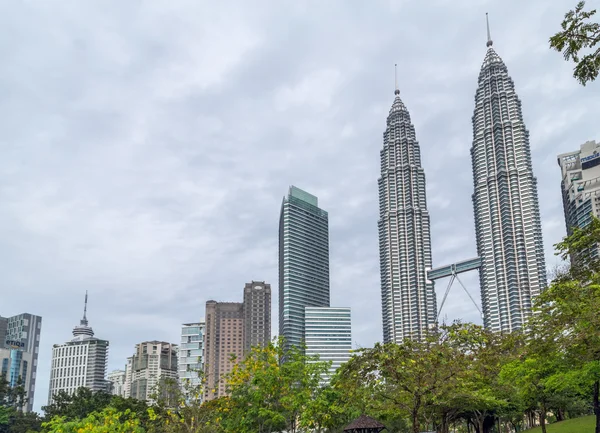 Башни-близнецы Петронас, Куала-Лумпур, Малайзия — стоковое фото