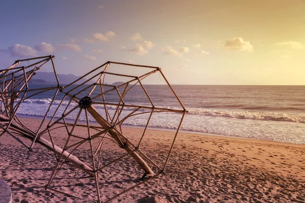 Umbrella in empty beach — Stock Photo, Image