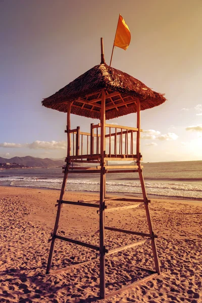 Lifeguard tower beach empty beach — Stock Photo, Image