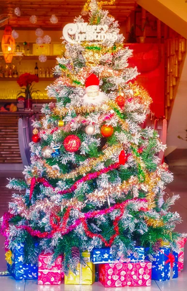 Árbol de Navidad decoración colorida —  Fotos de Stock