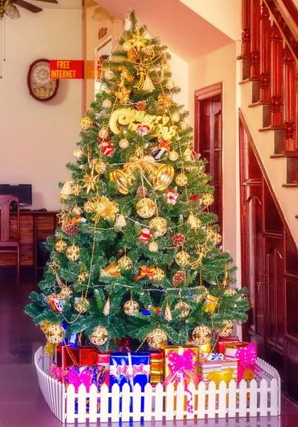 Árbol de Navidad decoración colorida —  Fotos de Stock