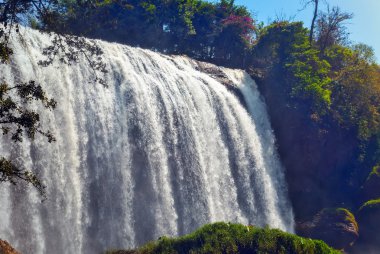 Vietnam şelale Dağı'nda