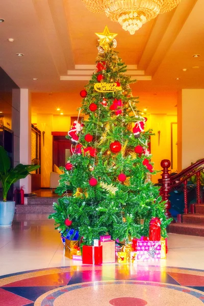 Árbol de Navidad decoración colorida —  Fotos de Stock