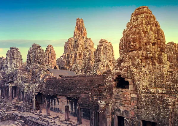 Rostros de piedra del templo de Bayon — Foto de Stock