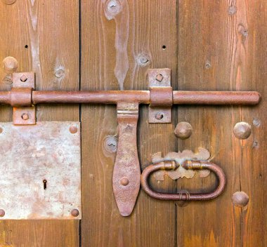 Eski kapı kilitlendiğinde