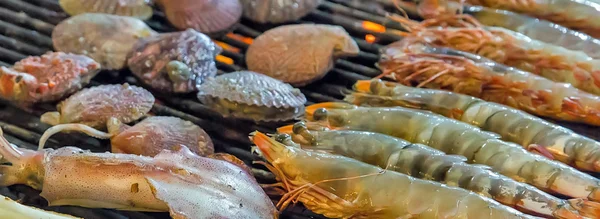 Muscheln grillen — Stockfoto