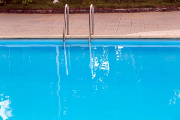 Schwimmbad des Hotels — Stockfoto