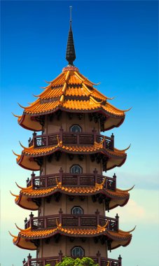 Pagoda mavi gökyüzü üzerinde