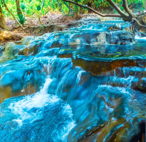 Cachoeira fonte termal — Fotografia de Stock