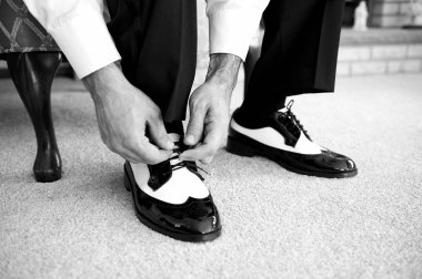 Damat Düğün için hazırlanıyor