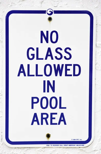 Znak: "nie ma szkła w basenie" — Zdjęcie stockowe