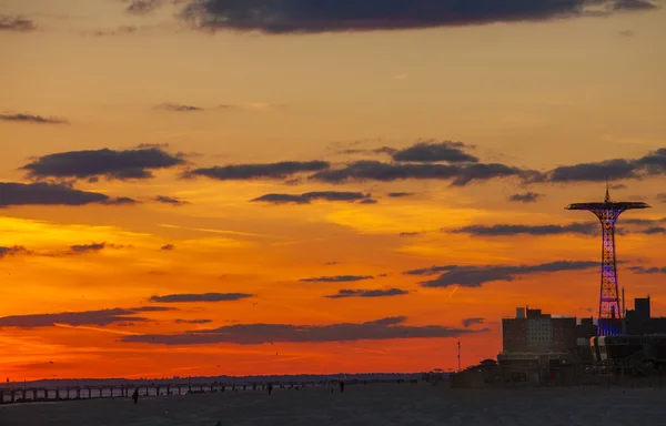 Sonnenuntergang am brighton beach, brooklyn — Stockfoto