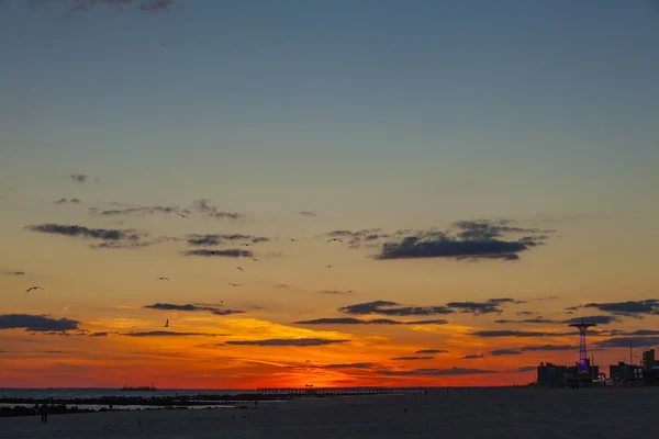 Západ slunce na brighton beach, brooklyn — Stock fotografie