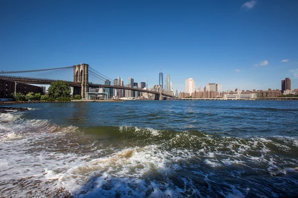 New York City Manhattan Skyline-Panorama mit Brooklyn Bridge — Stockfoto