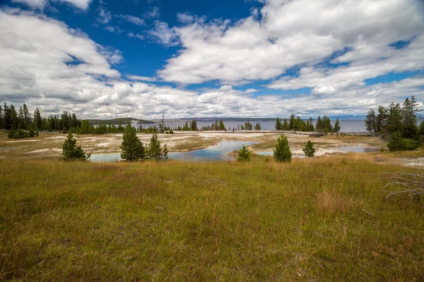 Zachód kciuk Gejzer basenu w parku narodowym yellowstone — Zdjęcie stockowe