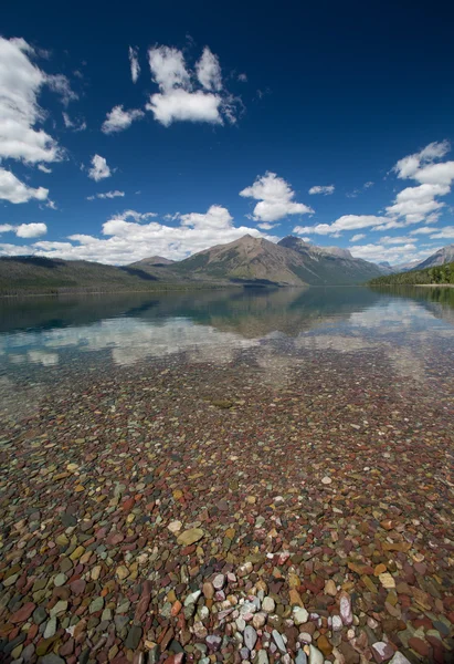 St. Mary sjön i Glacier National Park. — Stockfoto