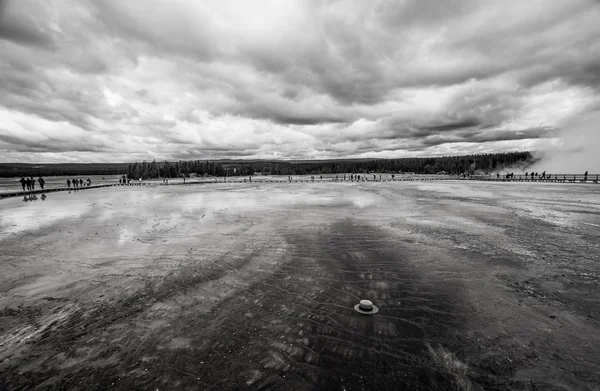 Cuenca del Géiser del Pulgar Oeste en el Parque Nacional de Yellowstone — Foto de Stock