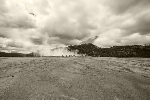 West Thumb gejzír medencében a Yellowstone Nemzeti Parkban — Stock Fotó