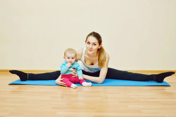 Deporte con el bebé — Foto de Stock