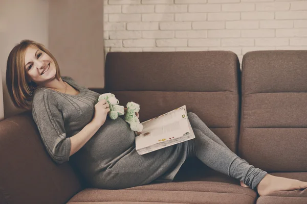 Pretty pregnant woman — Stock Photo, Image