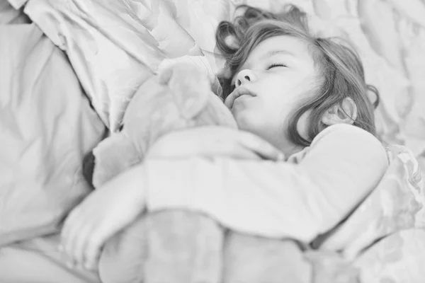Солодкі сни маленької дівчинки — стокове фото