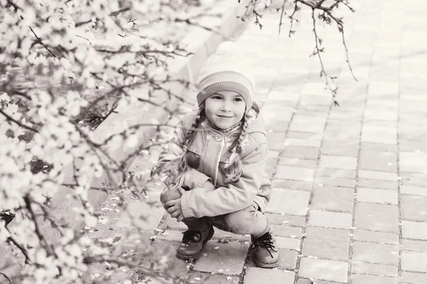 Niño en primavera — Foto de Stock