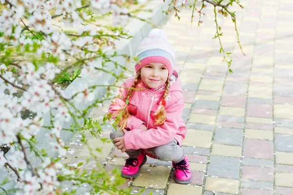 Dítě na jaře — Stock fotografie