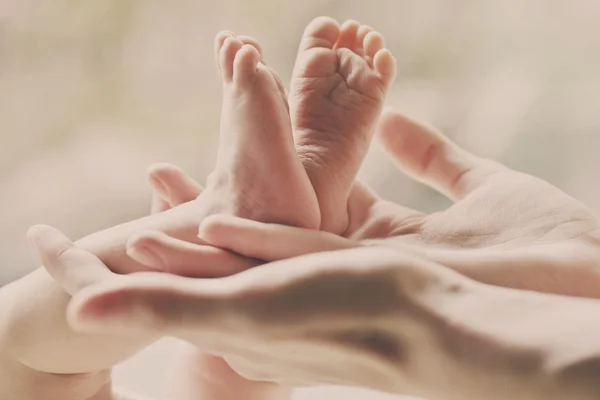 Tiny newborn's foot — Stock Photo, Image