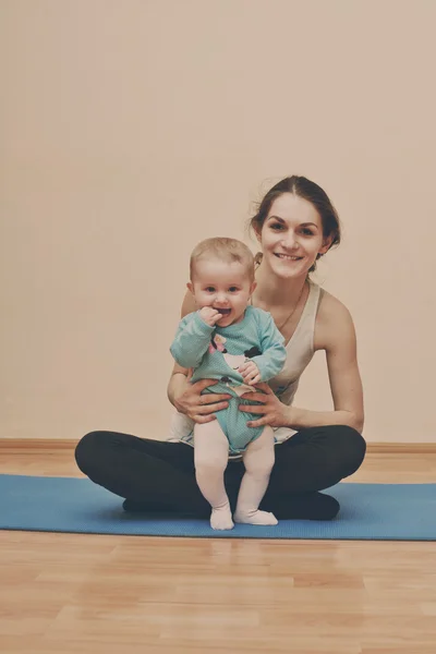 Exercises  with baby — Stock Photo, Image