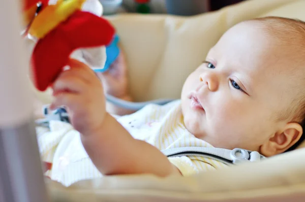 Baby laying in bouncer chair — Stock Photo, Image