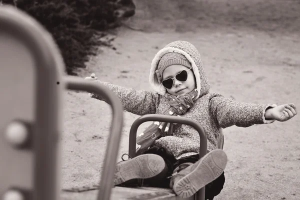 Menina no parque infantil — Fotografia de Stock