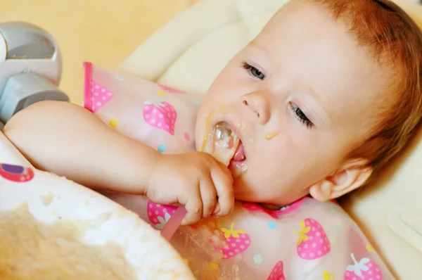 Eten meisje van de baby — Stockfoto