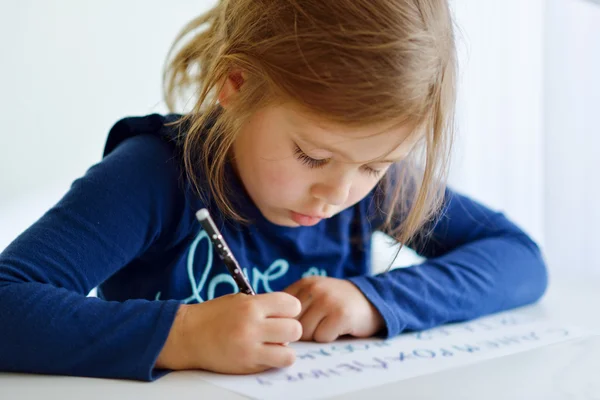 Girl is writting — Stock Photo, Image