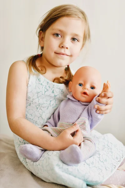 Girl  with doll — Stock Photo, Image