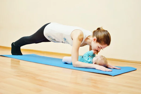 Deporte con el bebé — Foto de Stock