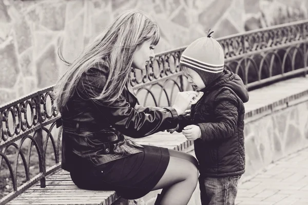 Mother Calming Her Toddler Son — Stock Photo, Image