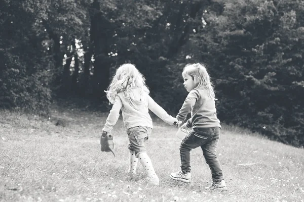 Two Friends Girls Walking Hand Hand — Stock Photo, Image