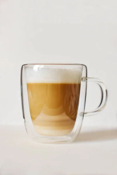 Taza Capuchino Sobre Blanco —  Fotos de Stock