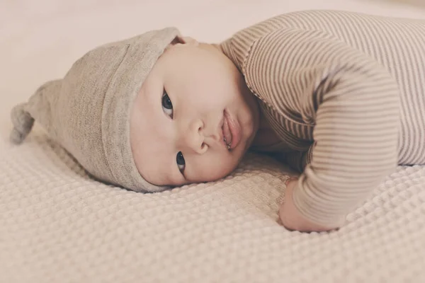 Baby Bed Laying Tummy — Stock Photo, Image