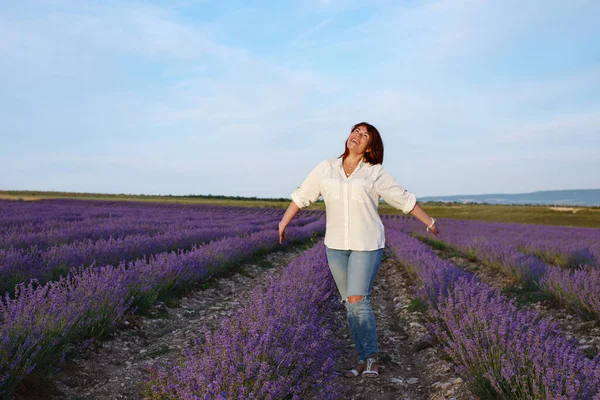 Happy Redhead Woman Lavender Field — Fotografia de Stock