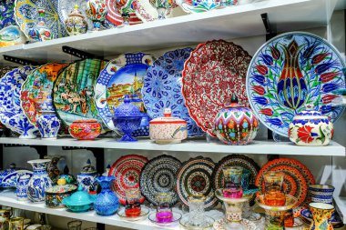 Türkiye 'nin İstanbul kentindeki Grand Bazaar' da Türk seramikleri.