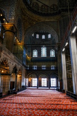 Mavi Cami 'nin içinde Sultan Ahmed olarak da bilinir.. 