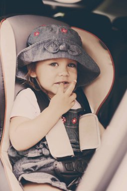 Arabada çocuklar için bir güvenlik.