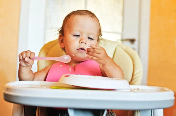 Ditry mangiare bambino — Foto Stock