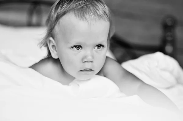 Toddler in bed — Stock Photo, Image