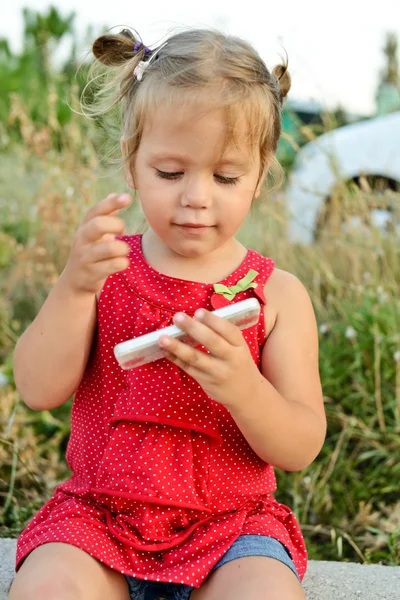 Toddler with smartphone — Stock Photo, Image