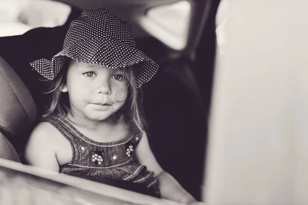 Mädchen im Auto — Stockfoto