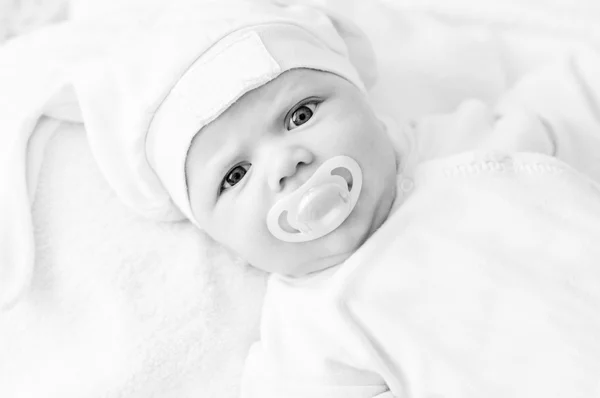 Baby med napp — Stockfoto